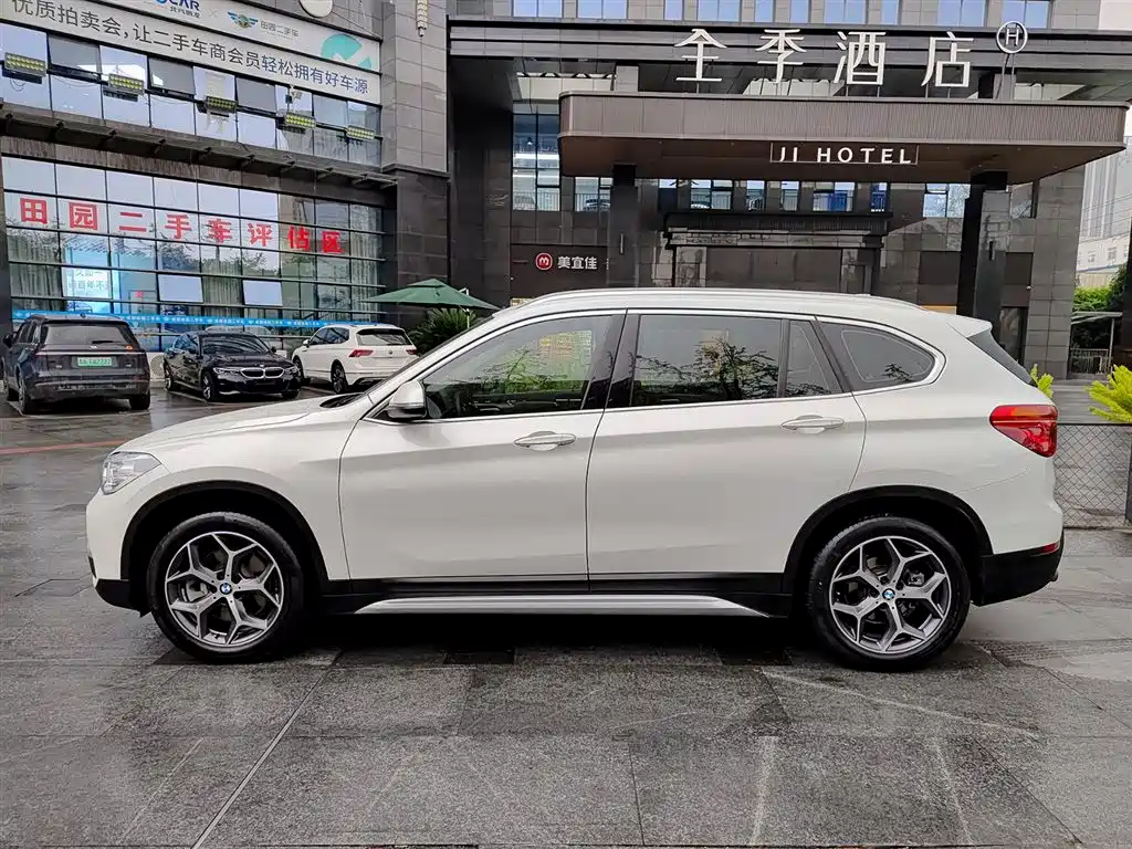 BMW X1 2019 xDrive20Li Premium Model фото 3