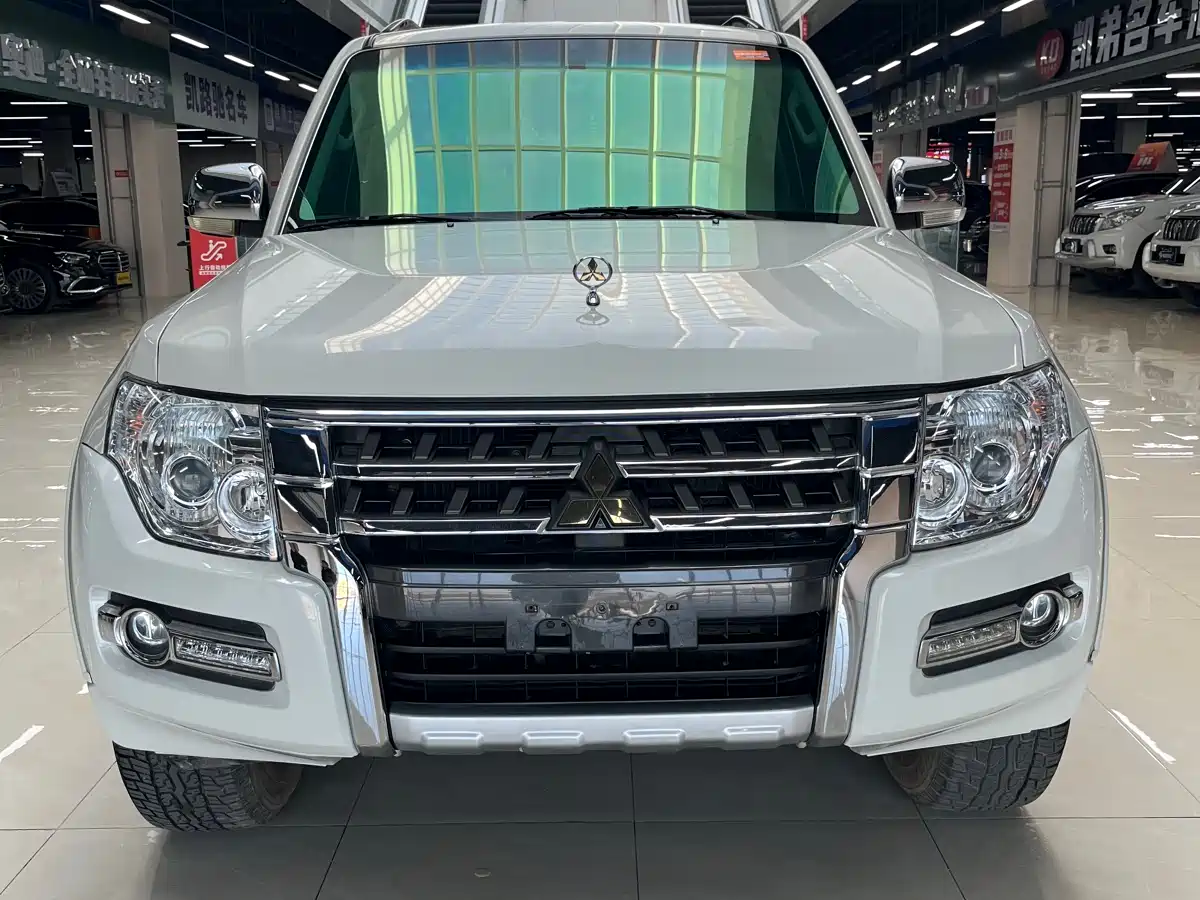 Mitsubishi Pajero (Import) 2019 3.0L Auto Standard Version фото 2