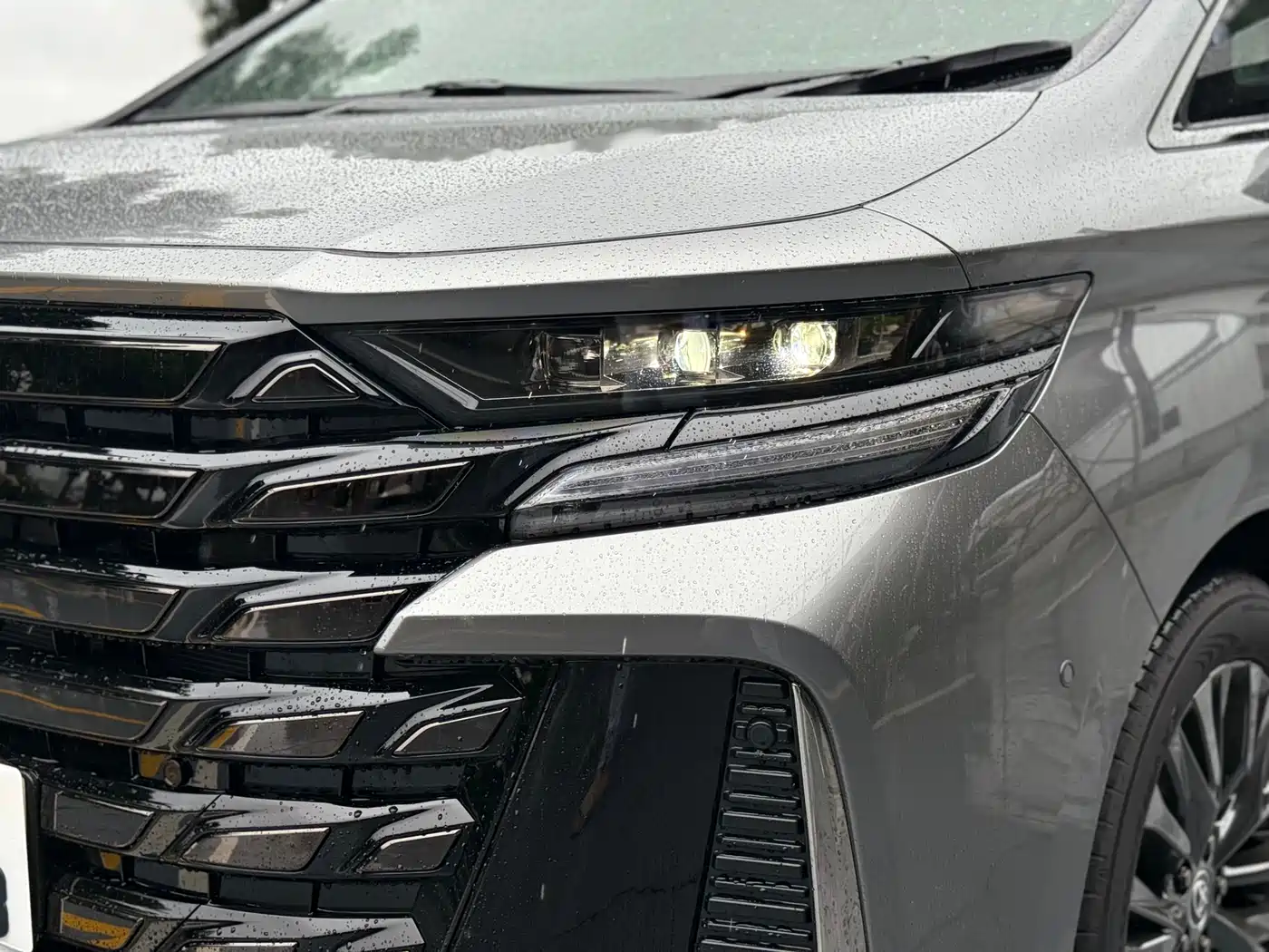 Toyota Vellfire фото 22