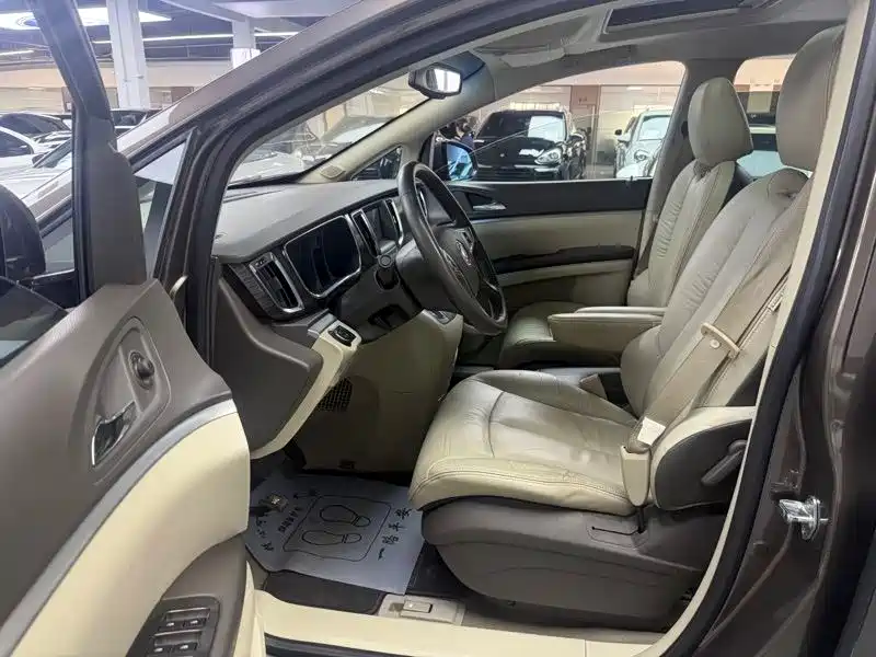 Buick GL8 2011 3.0L XT Luxury Business Flagship фото 4