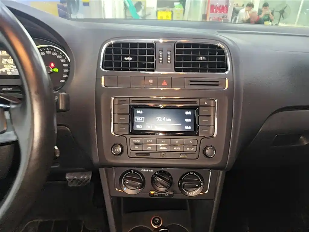 Volkswagen Polo 2016 1.6L Automatic Comfort фото 13