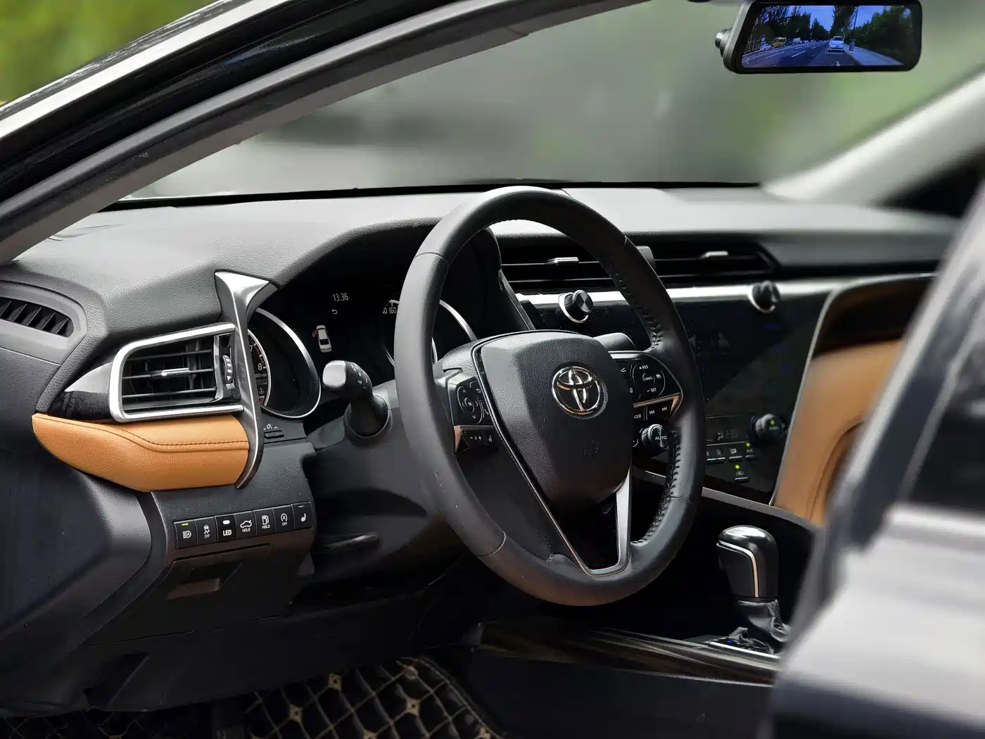 Photo 17 - Toyota Camry