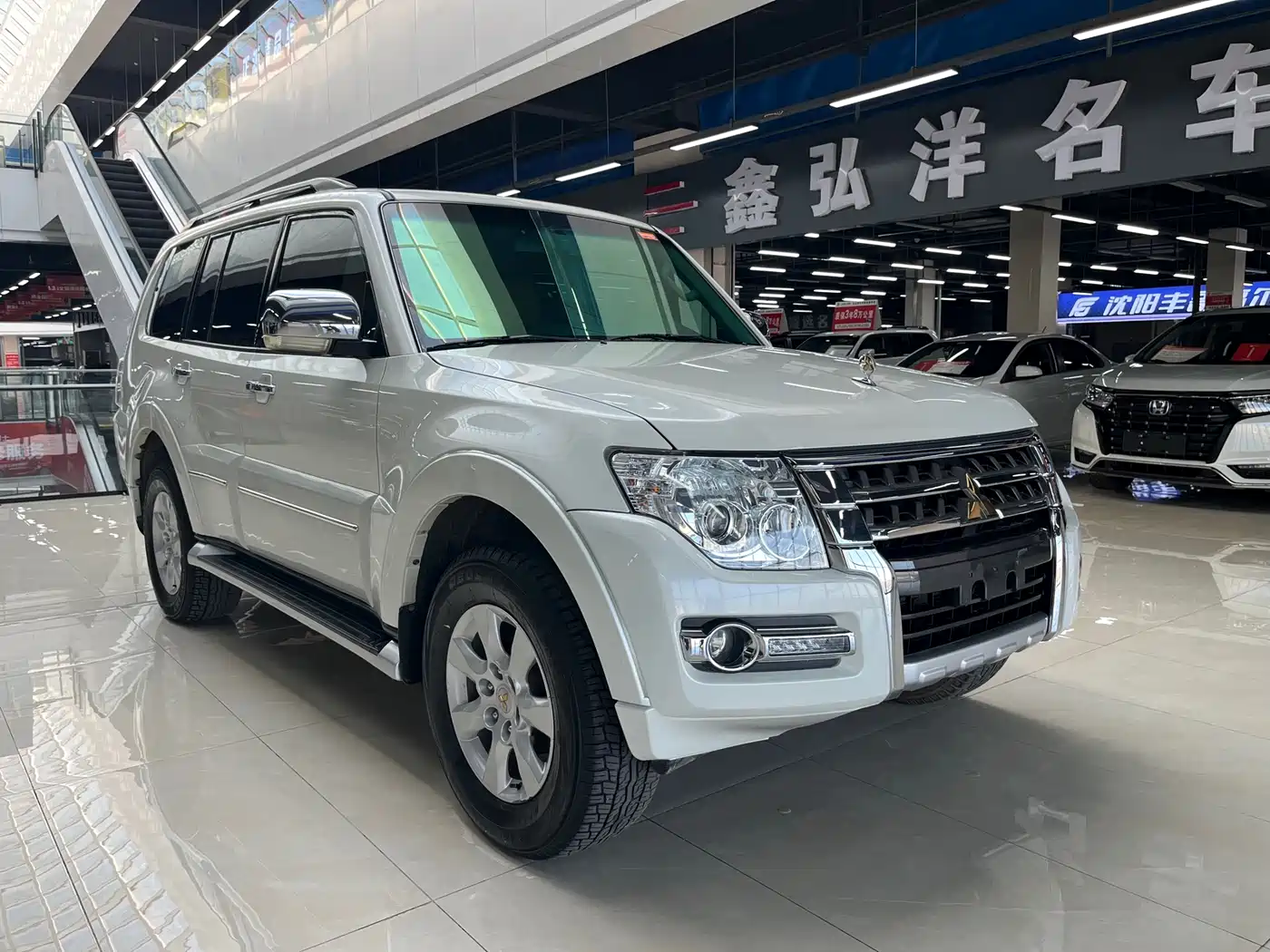 Mitsubishi Pajero (Import) 2019 3.0L Auto Standard Version фото 3