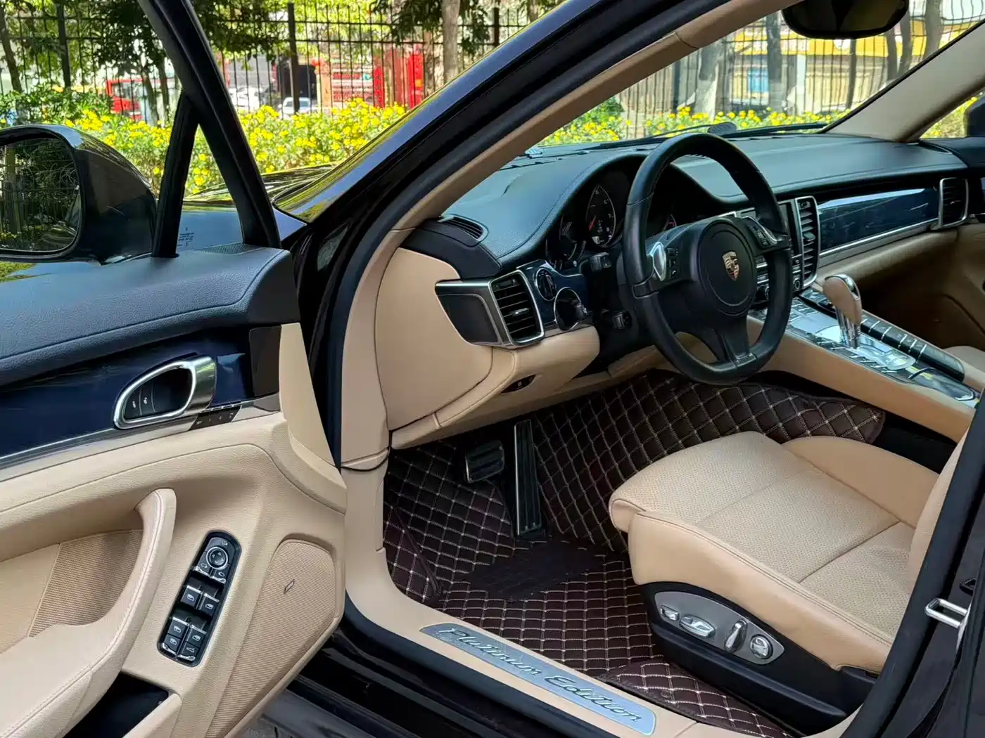 Porsche Panamera 2013 Panamera 4 Platinum Edition 3.6L фото 7