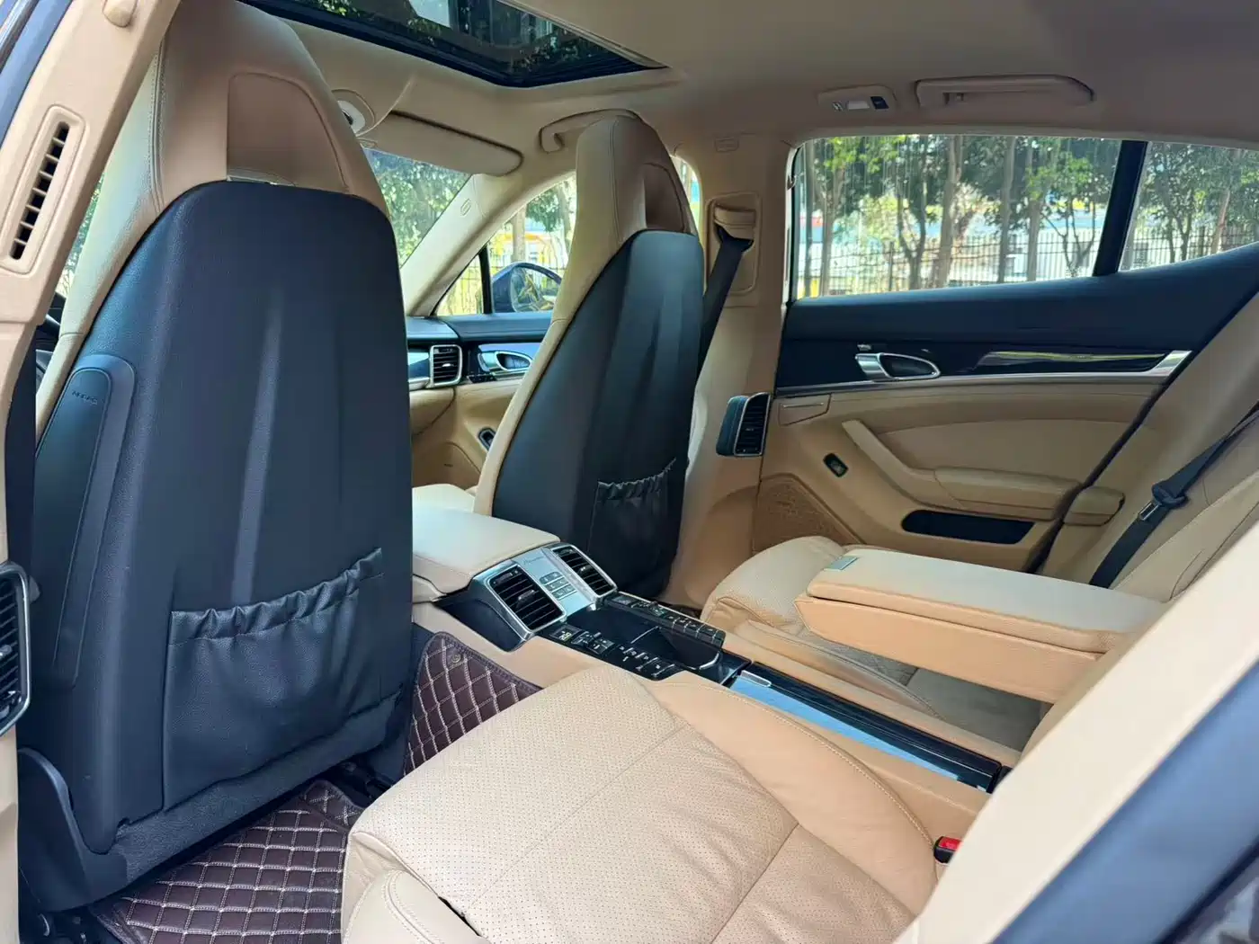 Porsche Panamera 2013 Panamera 4 Platinum Edition 3.6L фото 26