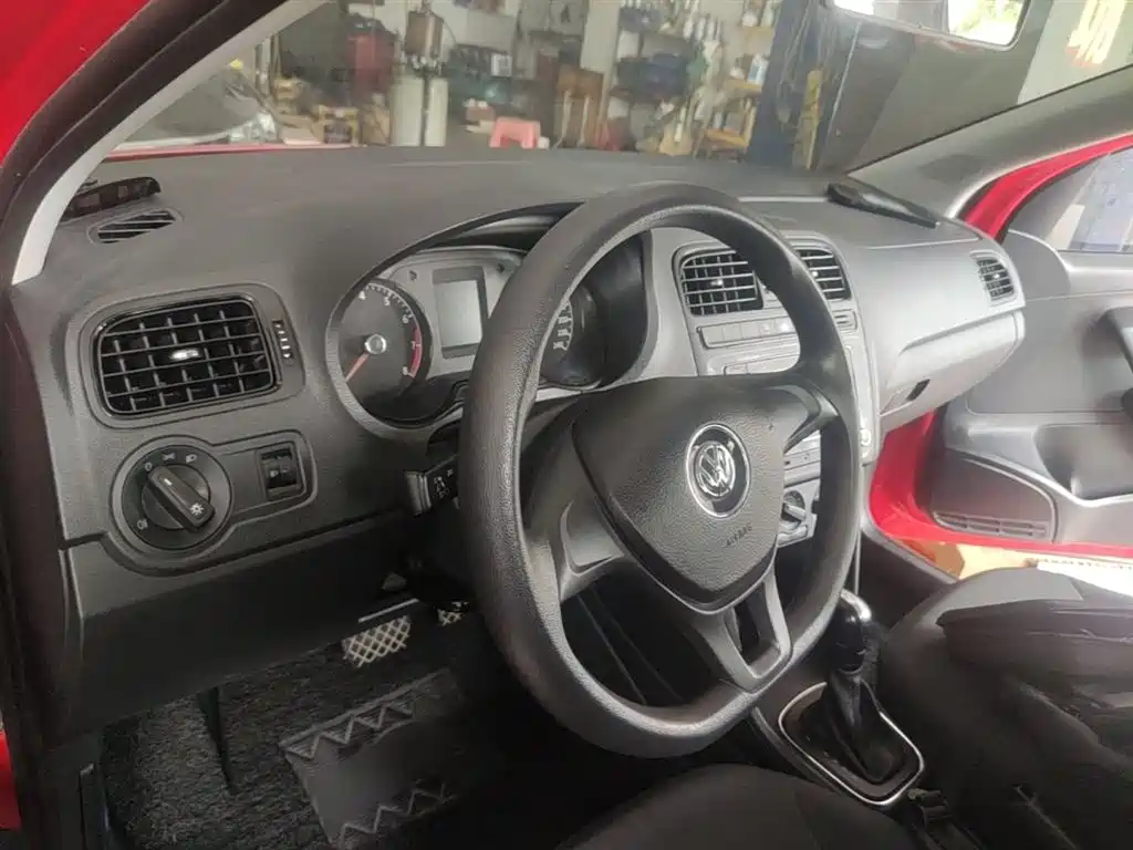 Volkswagen Polo 2016 1.4L Automatic Trend фото 10