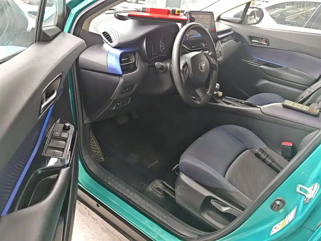 Toyota C-HR 2020 Model 2.0L Leading фото 12