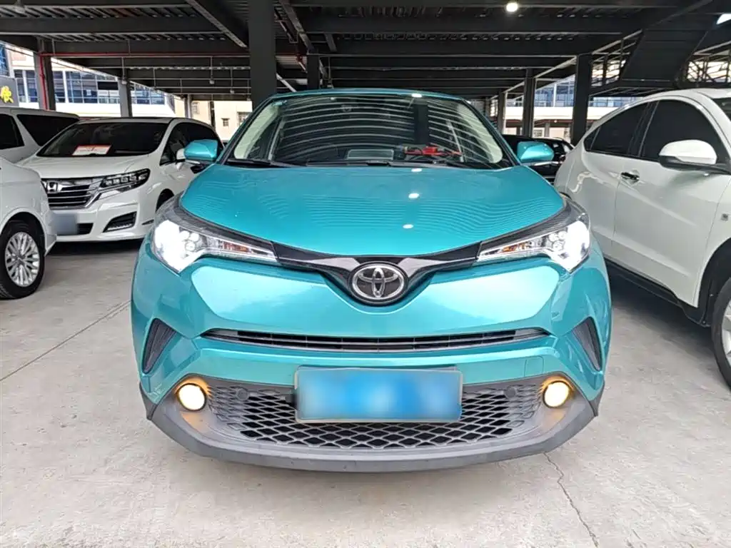 Toyota C-HR 2020 Model 2.0L Leading фото 3