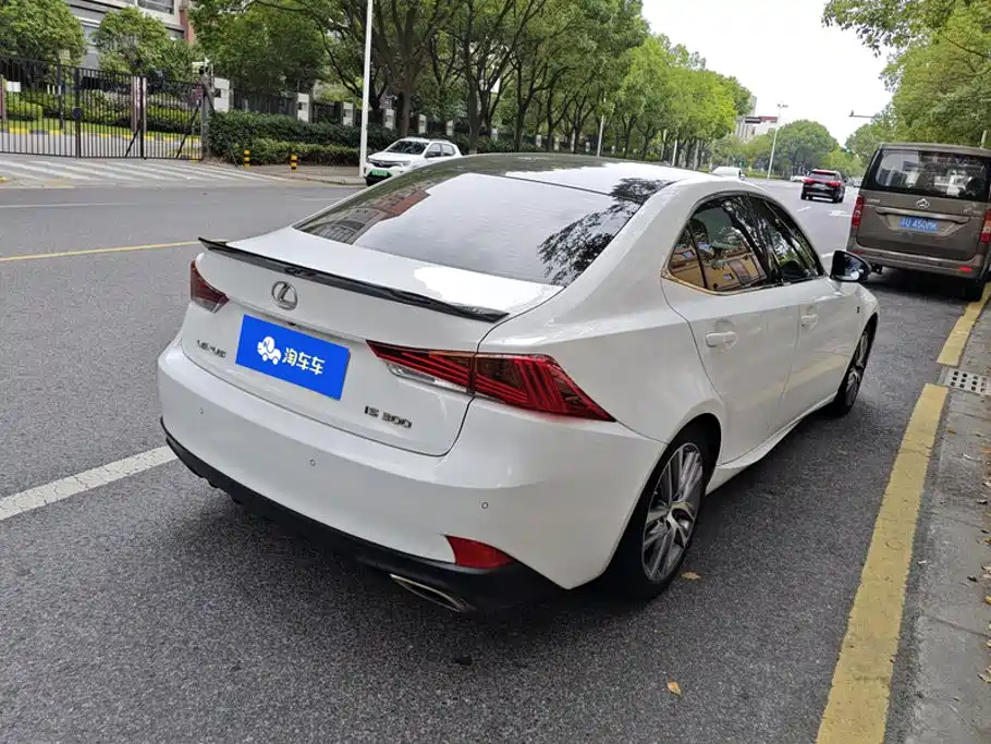 2019 Lexus IS