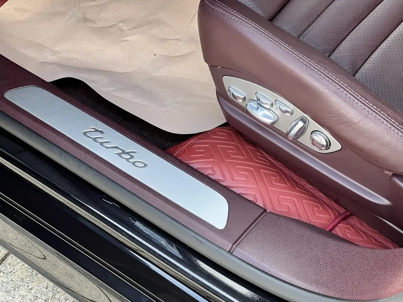Porsche Panamera 2010 Porsche Panamera Turbo 4.8T фото 23