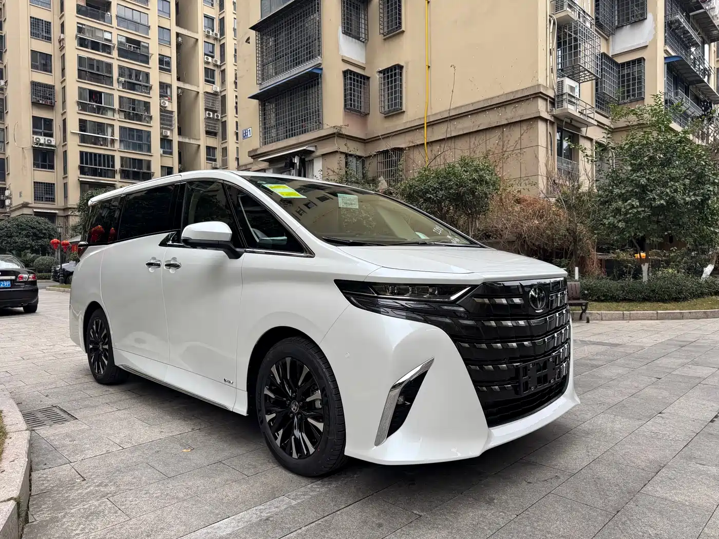 Toyota Alphard 2024 Hybrid 2.5L Ultimate Enjoyment Edition фото 17