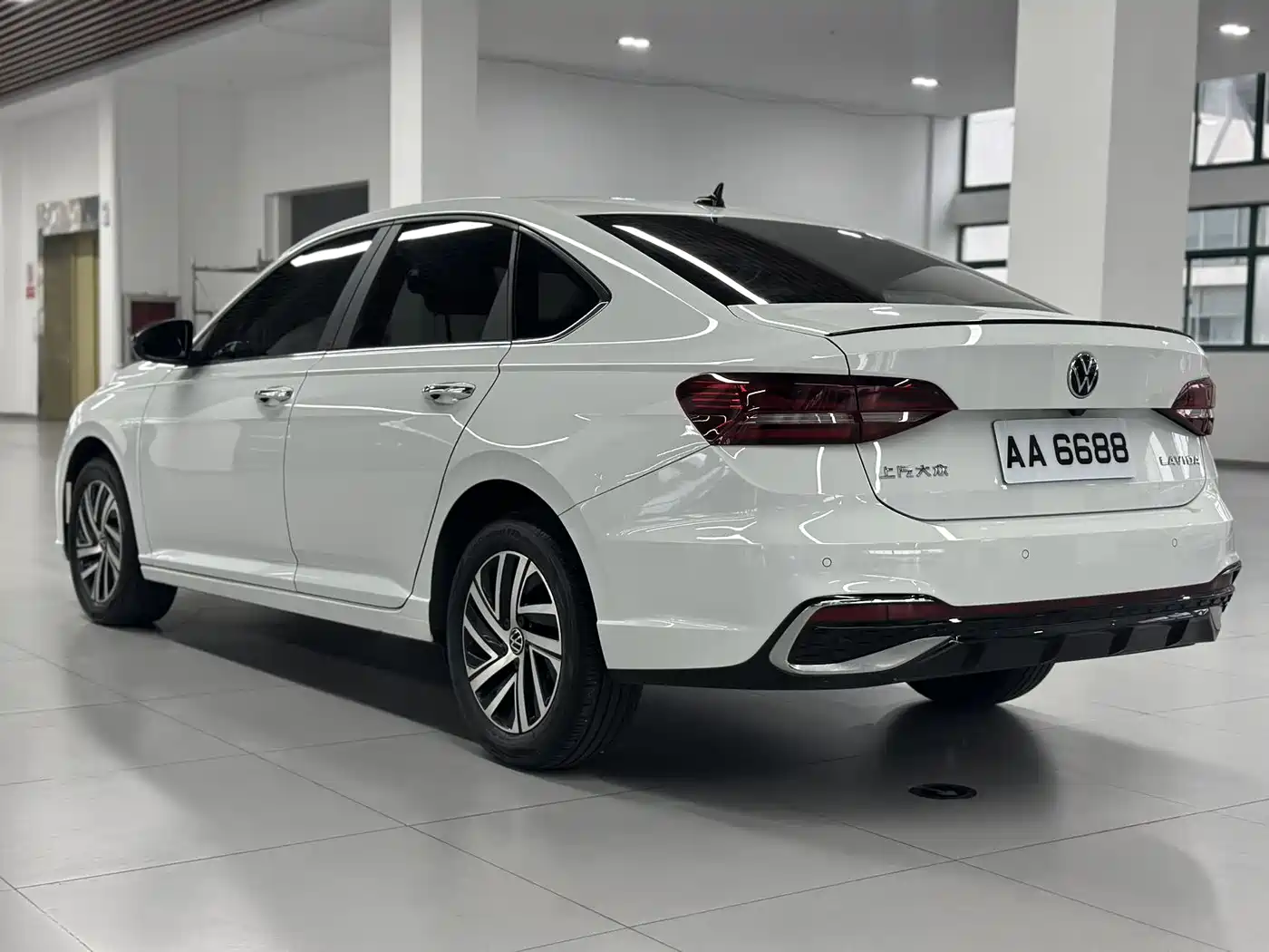 Volkswagen Lavida 2024 Model 300TSI DSG Starlight Full Comfort Edition фото 7