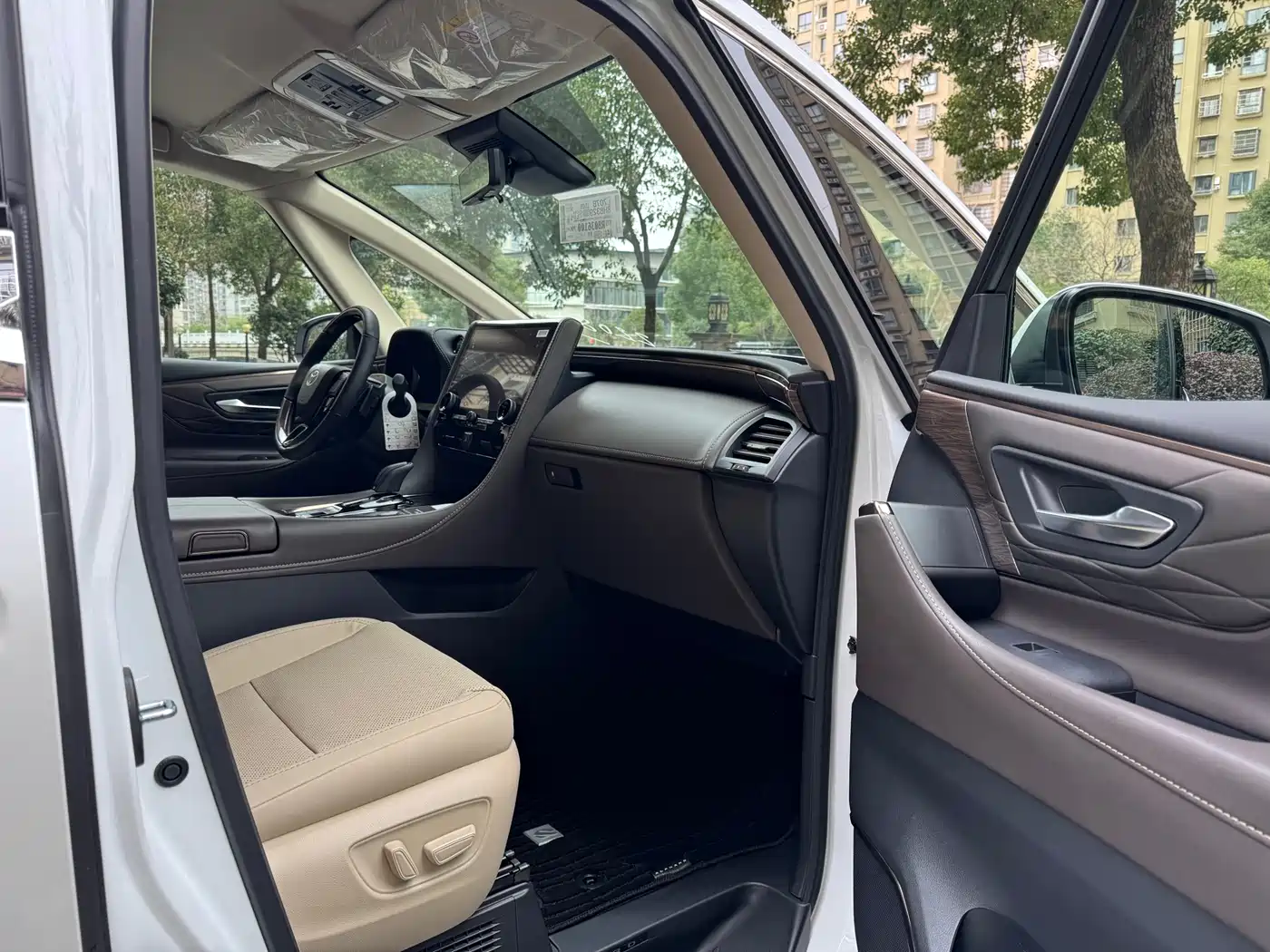 Toyota Alphard 2024 Hybrid 2.5L Ultimate Enjoyment Edition фото 14