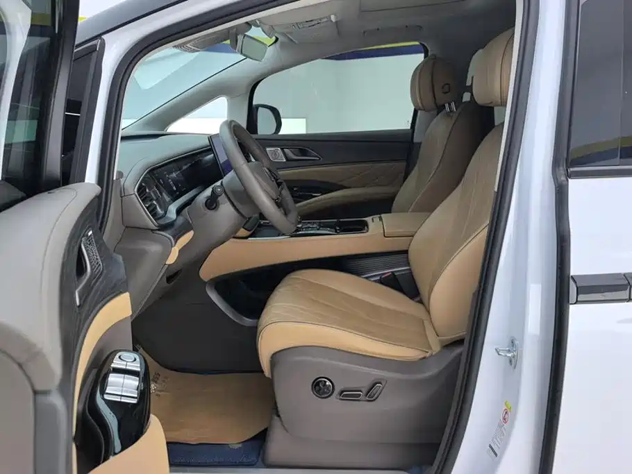Denza D9 2023 2022 DM-i 970 AWD Flagship