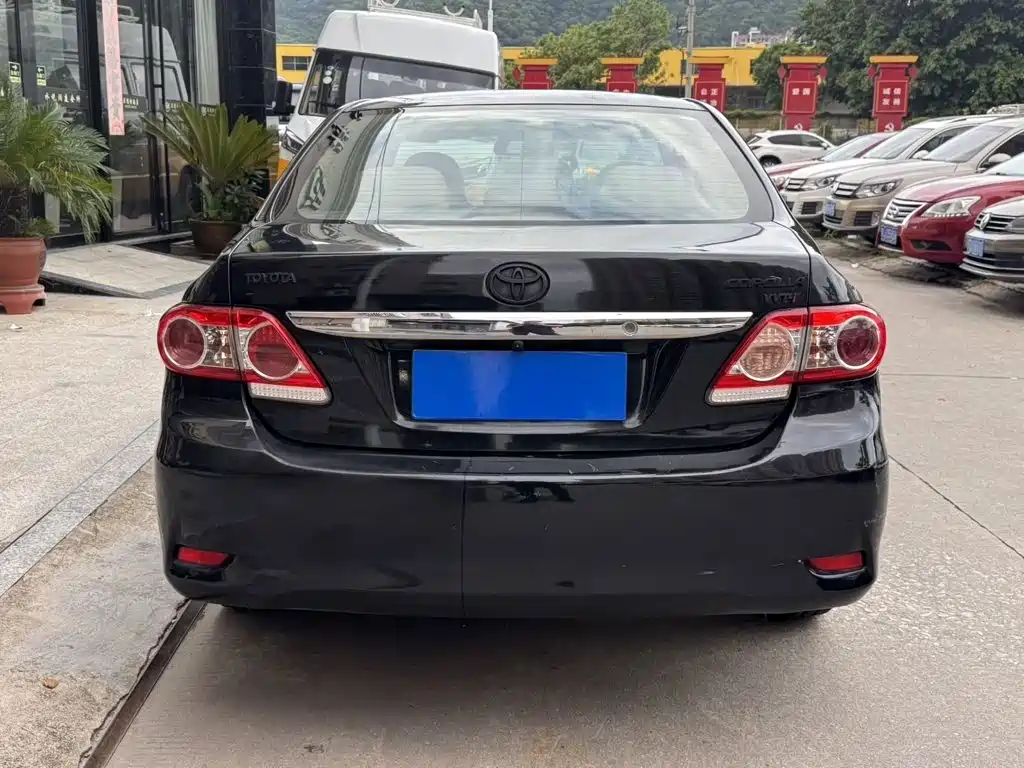 Фото 5 - Toyota Corolla