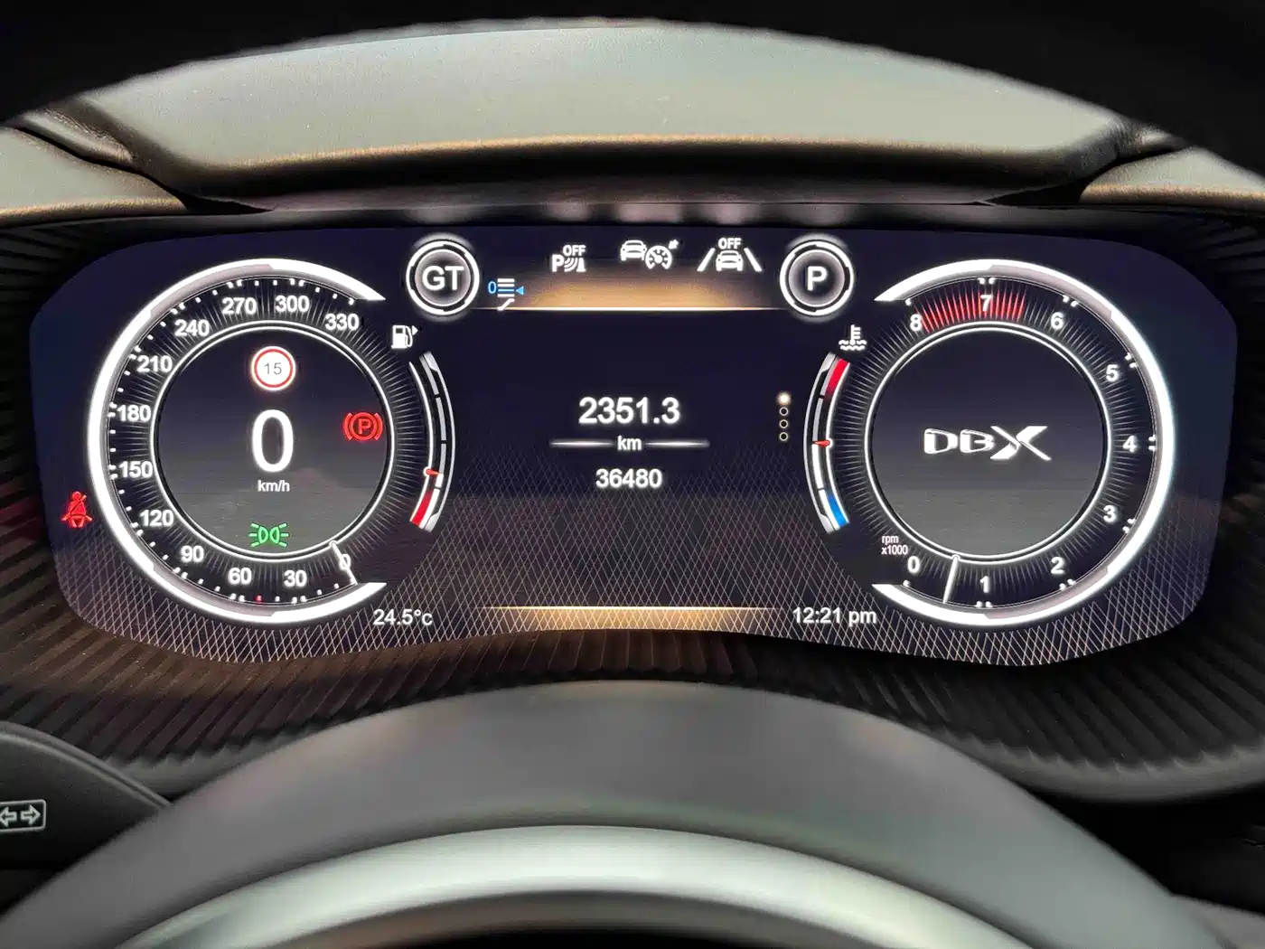 ASTON MARTIN DBX