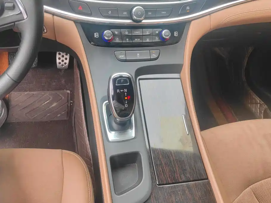 Photo 16 - Buick LaCrosse