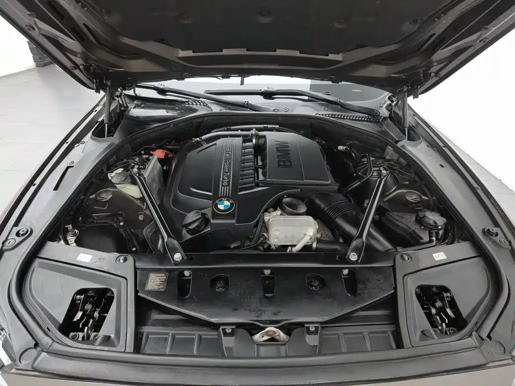 صورة 6 - BMW 5 Series