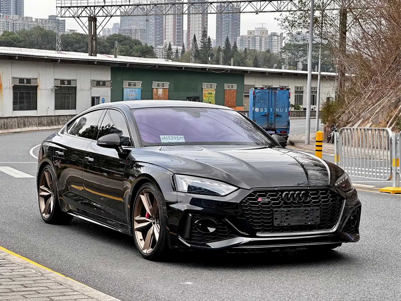 Audi RS 5 2023 Model RS 5 2.9T Sportback Dark Gold Edition фото 3