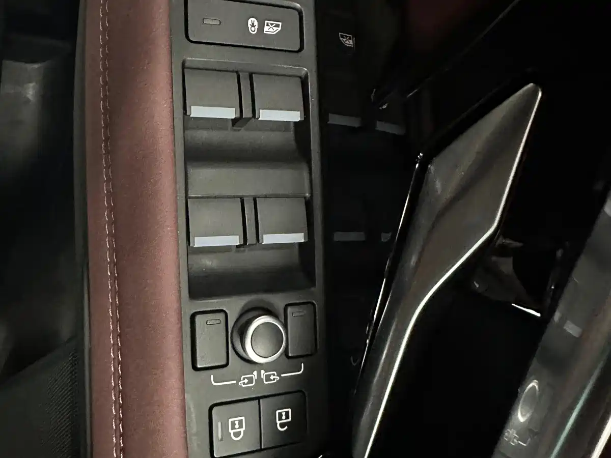 Land Rover Range Rover Evoque 2023 Range Rover Evoque L 249PS Luxury Edition фото 13