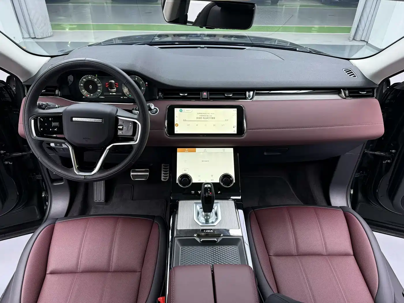 Land Rover Range Rover Evoque 2023 Range Rover Evoque L 249PS Luxury Edition фото 2