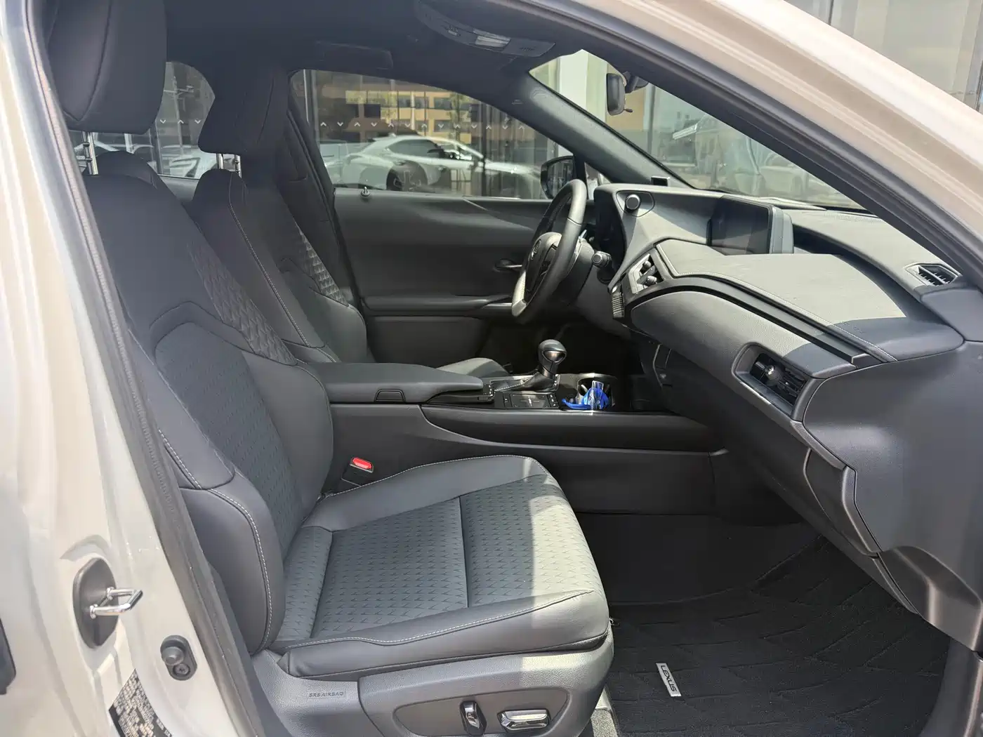 Lexus UX 2020 260h Explore Cool Edition China V фото 6