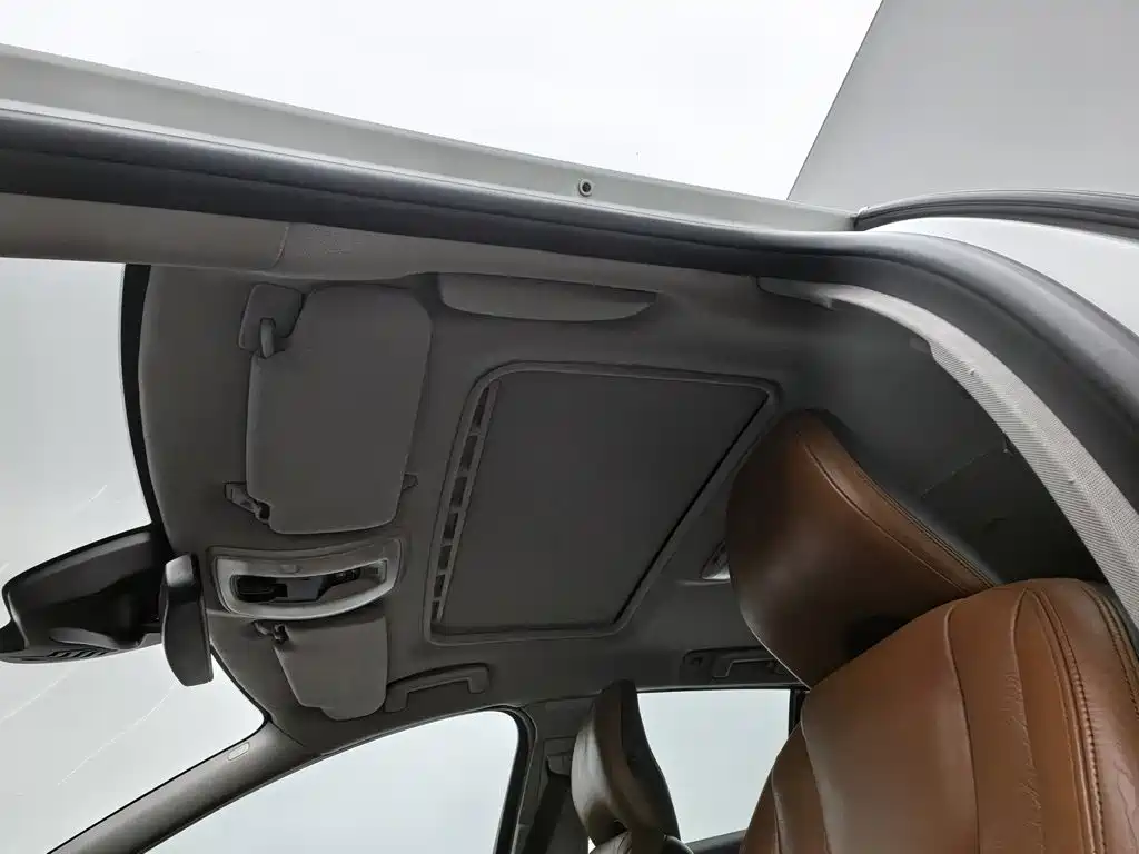 Фото 14 - Volvo V60