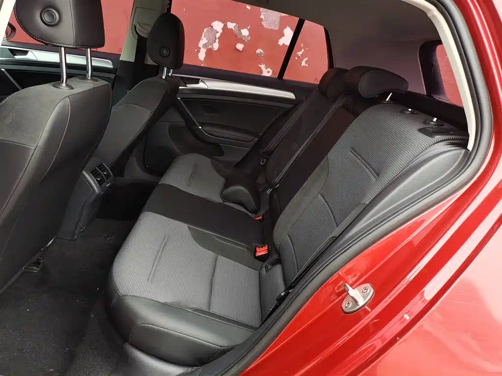 Volkswagen Golf 2018 230TSI Automatic Comfort фото 14