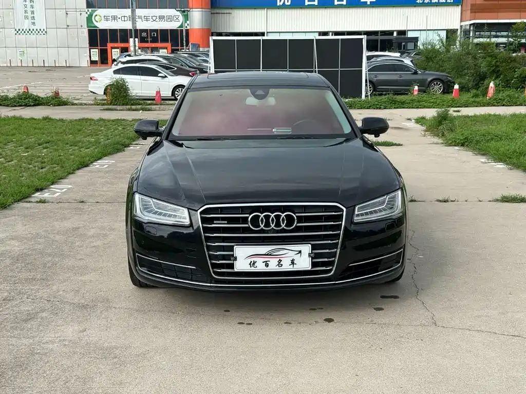 Фото 2 - Audi A8