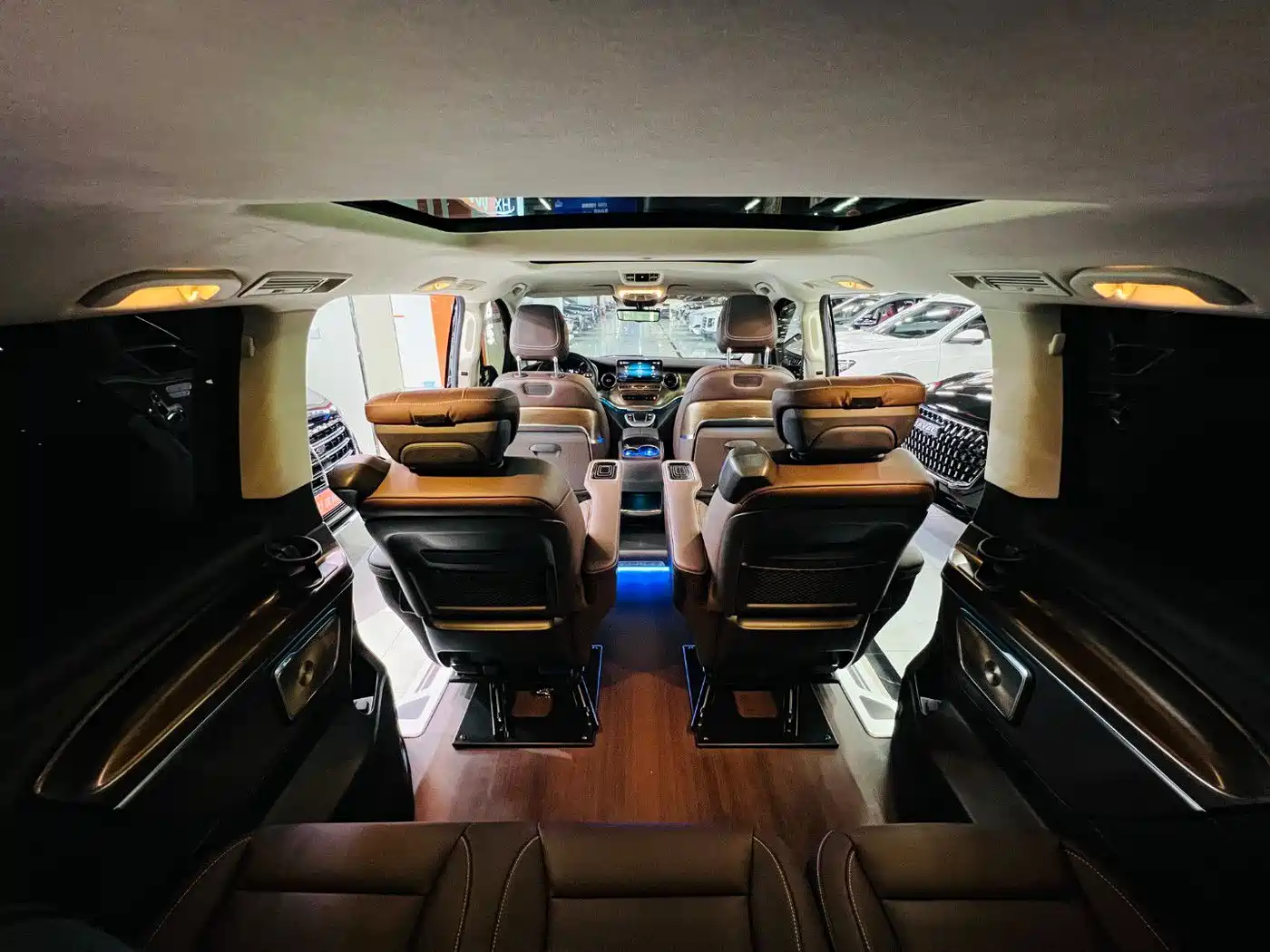 Mercedes-Benz V-Class 2022 V 260 L Long Wheelbase Luxury Edition фото 17