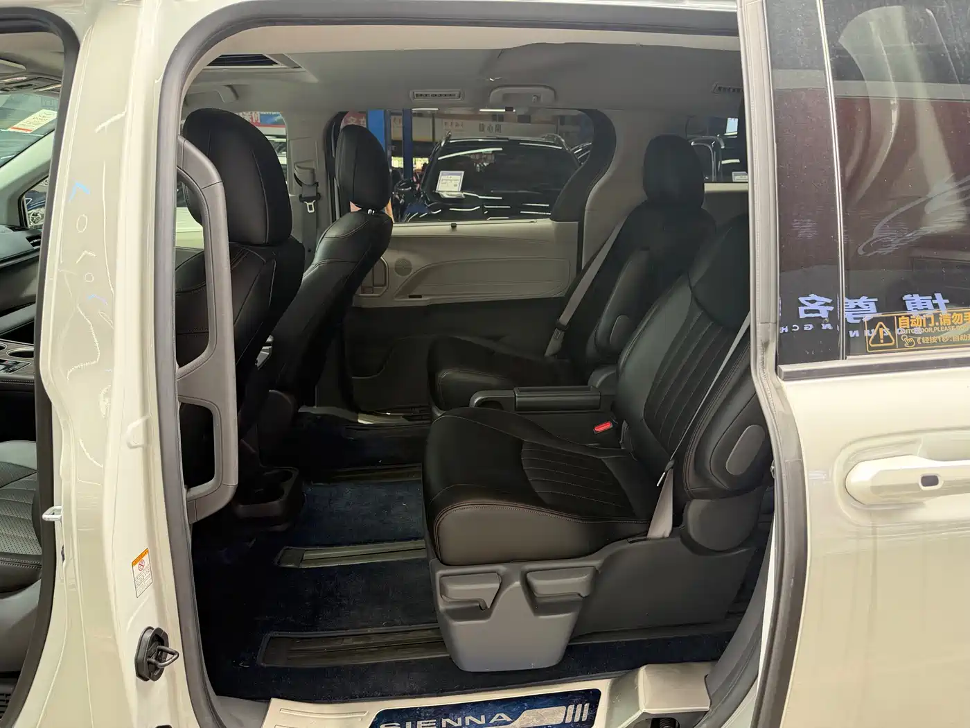 Toyota Sienna 2024 2.5L Hybrid Comfort Edition фото 13