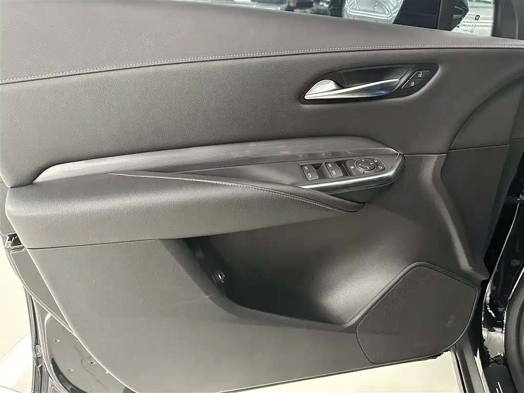 Cadillac XT4 2024 28T 2WD Premium фото 6