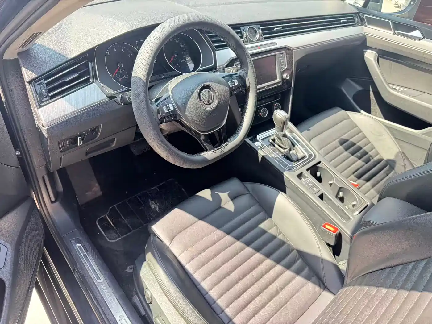 Volkswagen Magotan 2017 330TSI DSG Leading фото 7