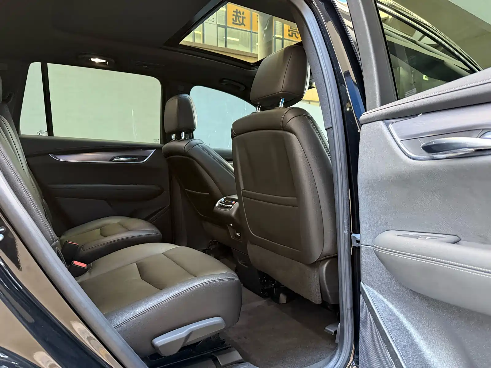 Photo 9 - Cadillac XT6
