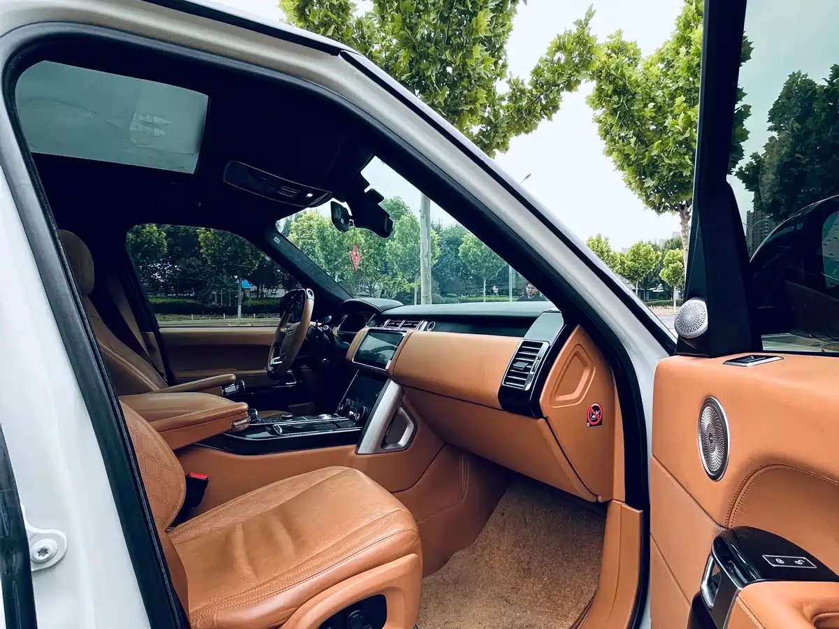 Land Rover Range Rover 2015 3.0 TDV6 Vogue фото 5
