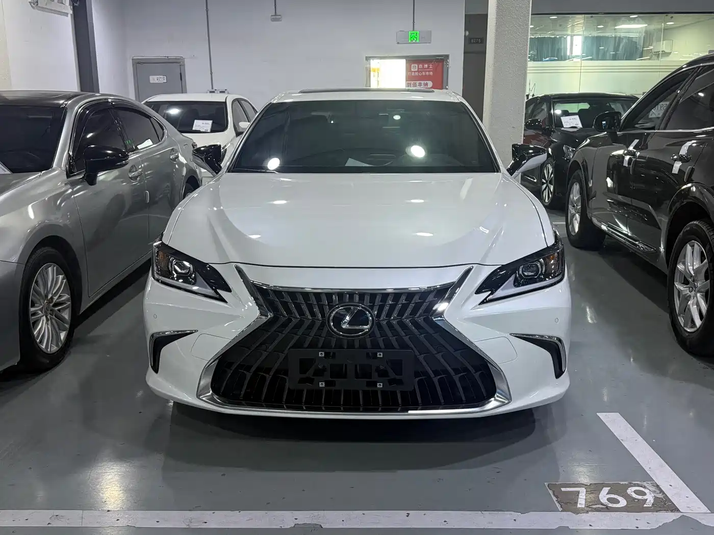 Фото 2 - Lexus ES