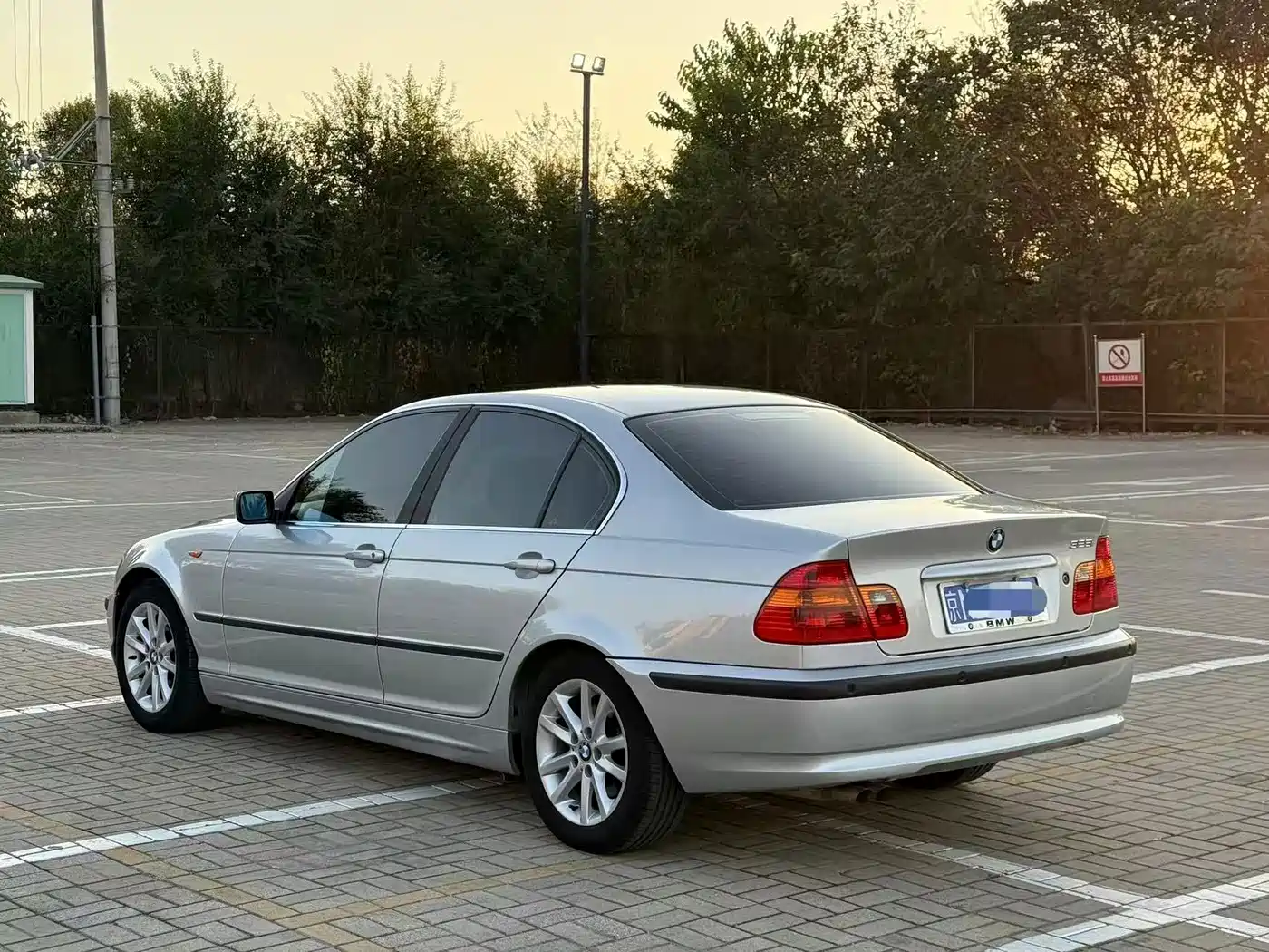 BMW 3 Series 2005 2004 325i