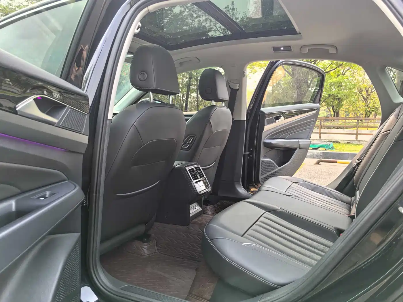 Volkswagen Passat 2022 330TSI Starlight Elite Edition фото 8