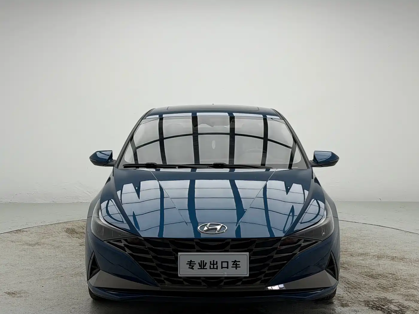 Hyundai Elantra 2022 1.5L CVT LUX Premium Edition фото 2