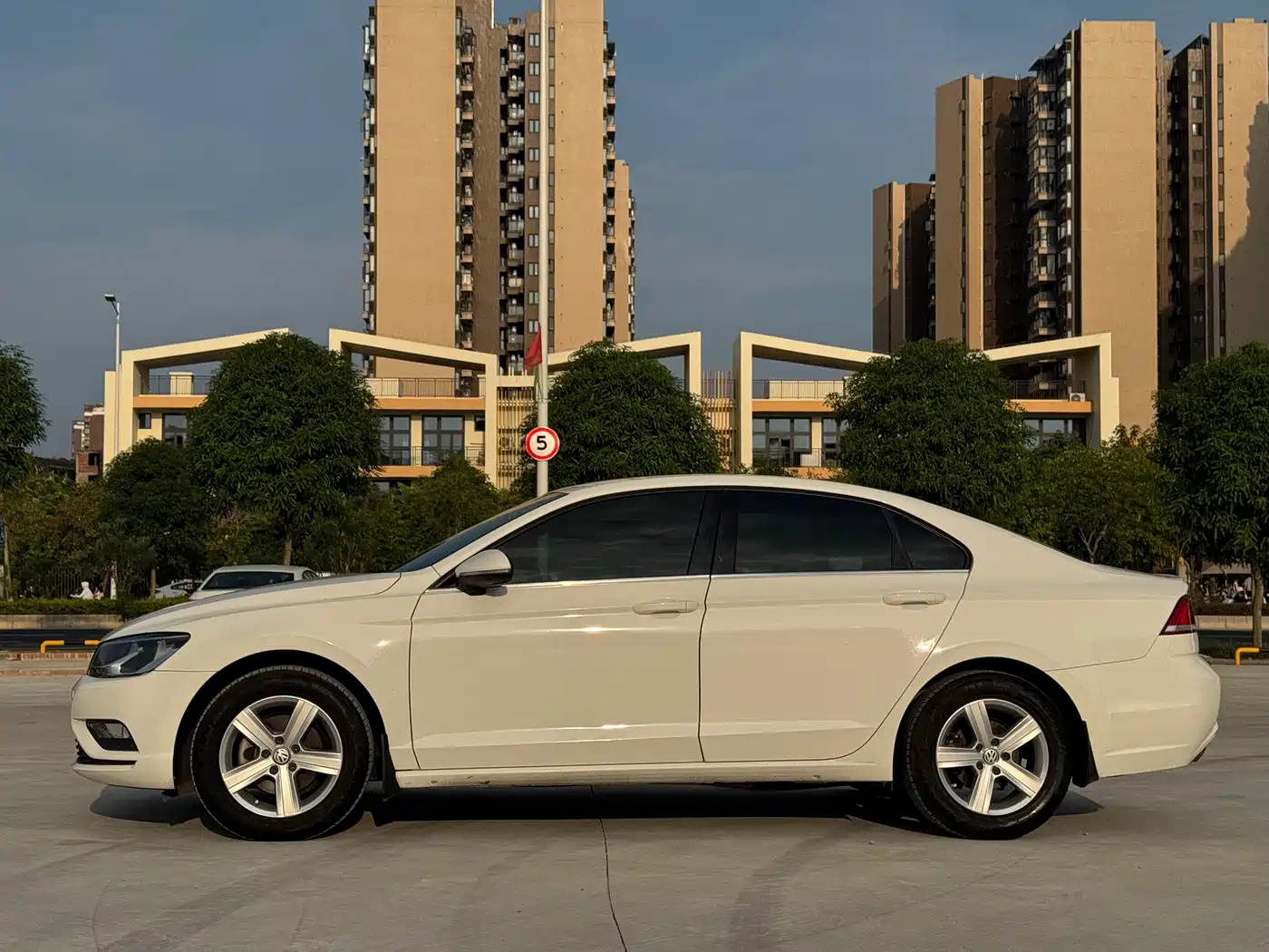 Volkswagen Lamando 2015 2015 230TSI DSG Style