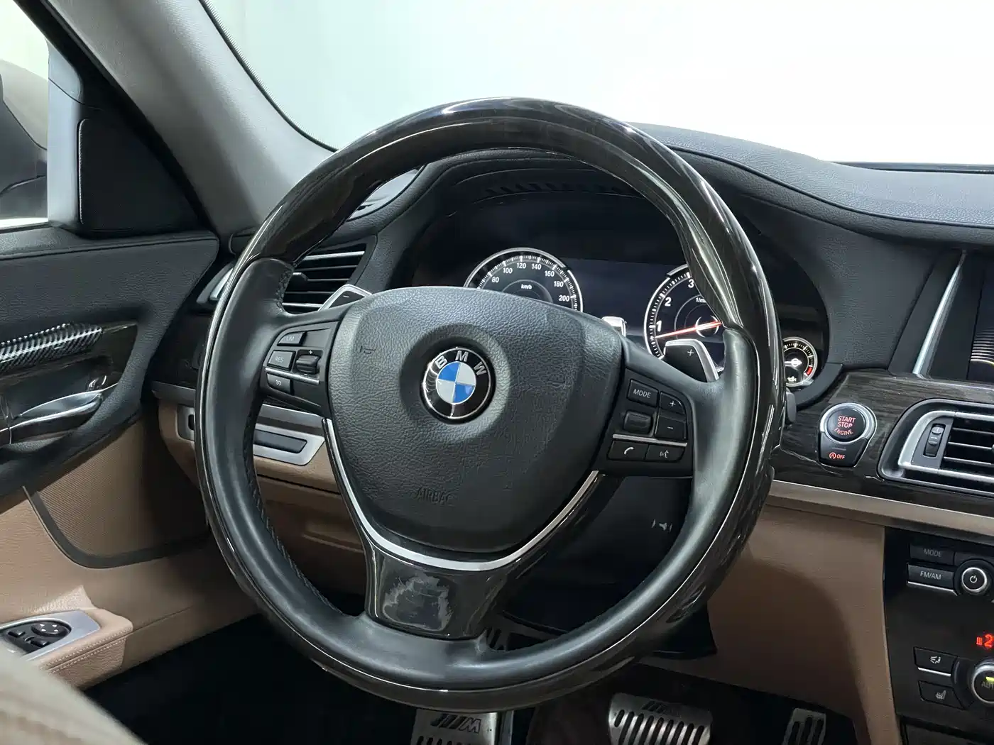 BMW 7 Series 2013 Model 740Li Leading фото 17