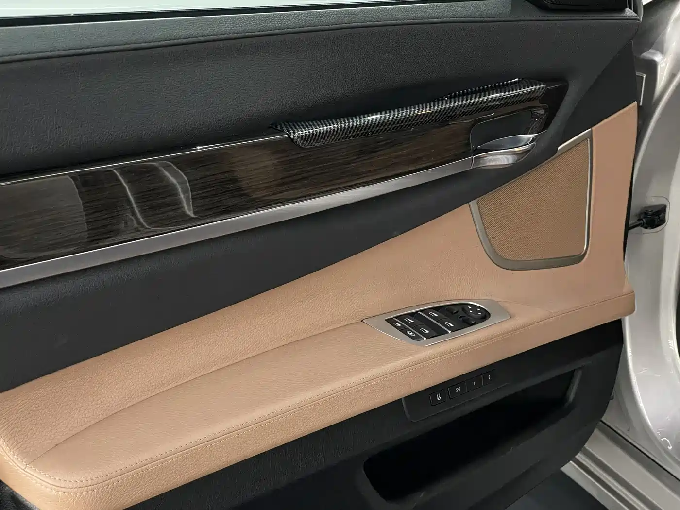 BMW 7 Series 2013 Model 740Li Leading фото 24
