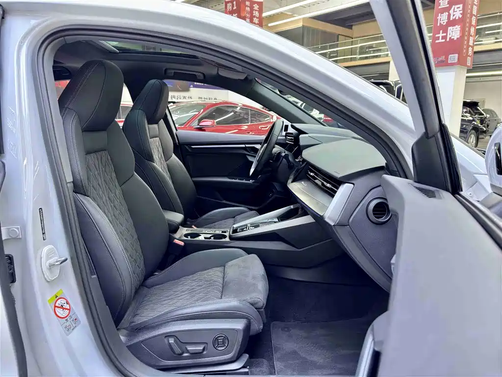 Audi A3 2023 Facelift A3L Limousine 35 TFSI Luxury Sport фото 5