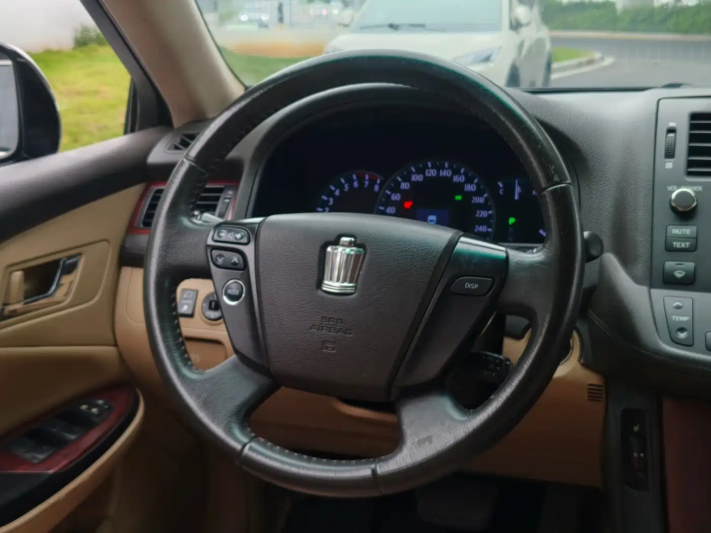 Toyota Crown 2010 2.5L Royal Leather Edition фото 6