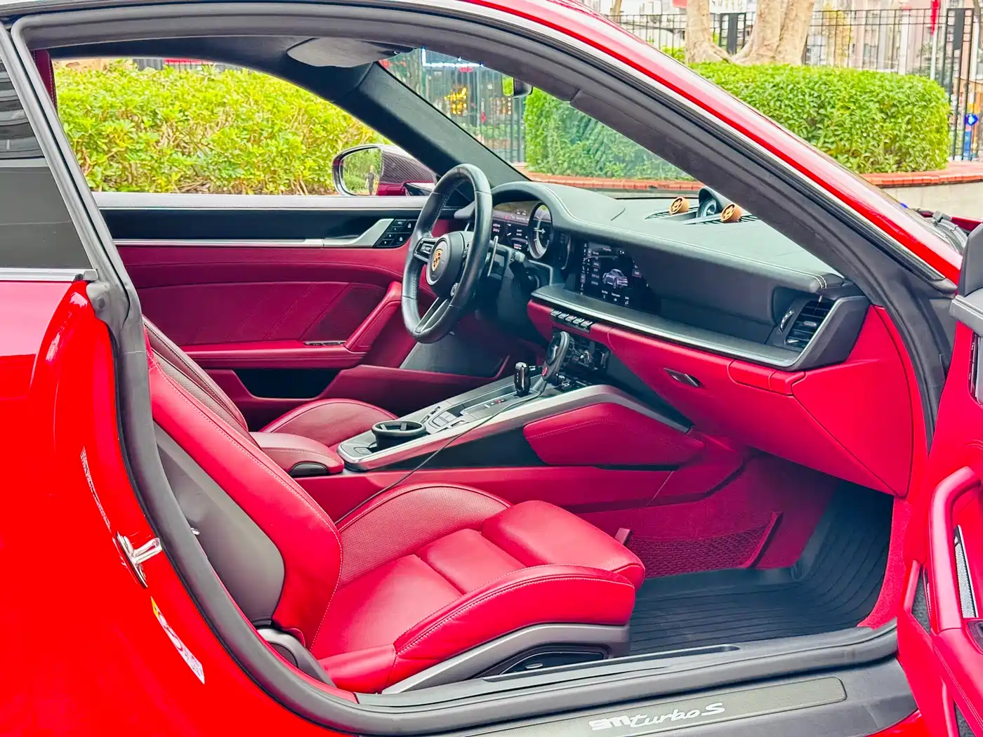 Porsche 911 2022 Turbo S 3.7T фото 10