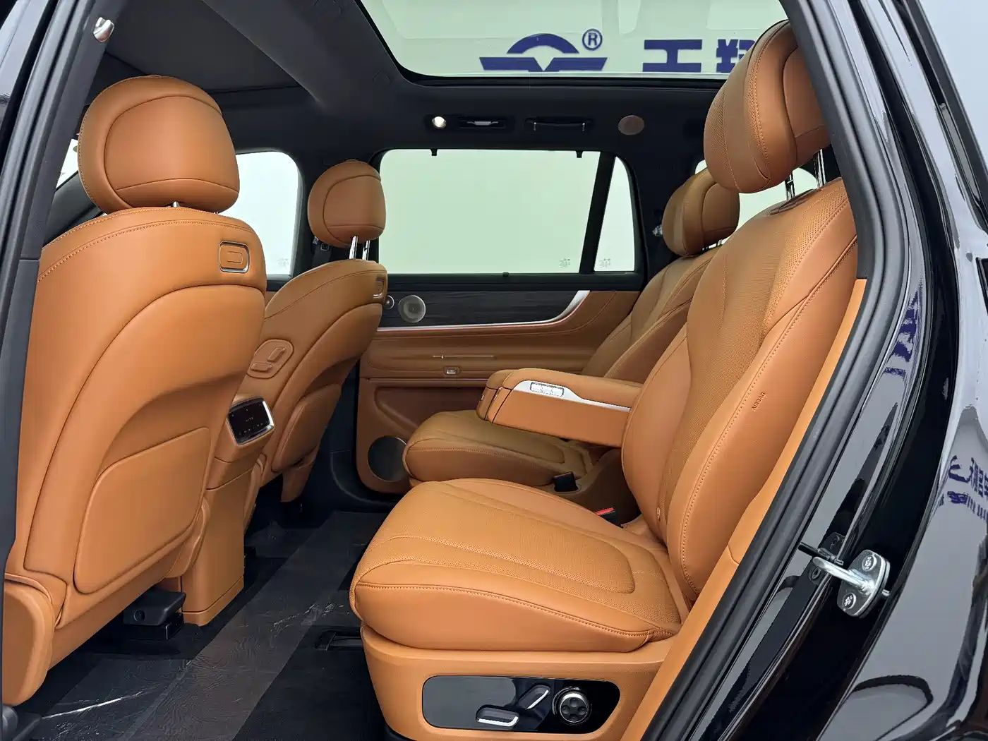 AITO Wenjie AITO M9 2024 Range Extender Max Edition 42kWh 6-seater фото 10