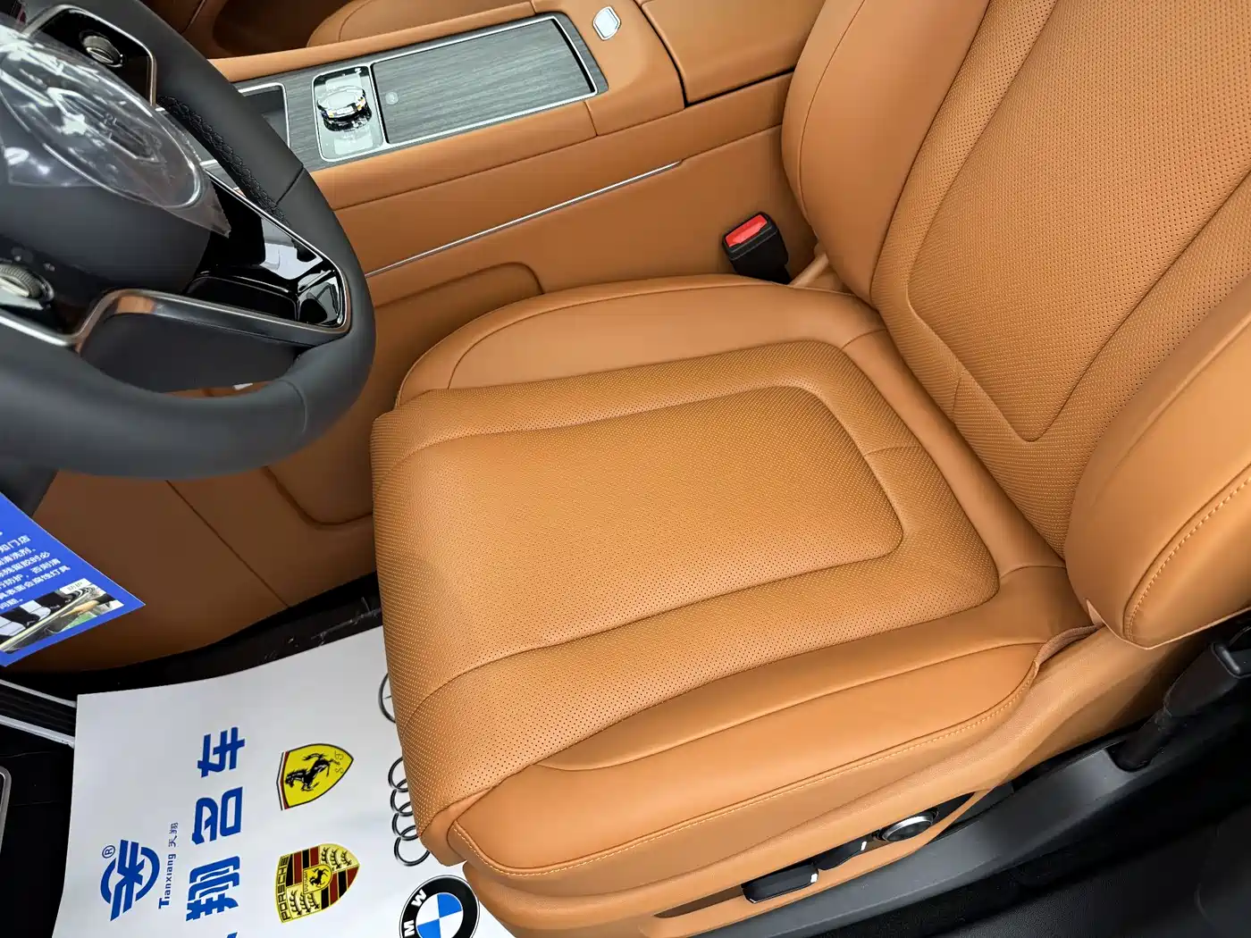 AITO Wenjie AITO M9 2024 Range Extender Max Edition 42kWh 6-seater фото 18