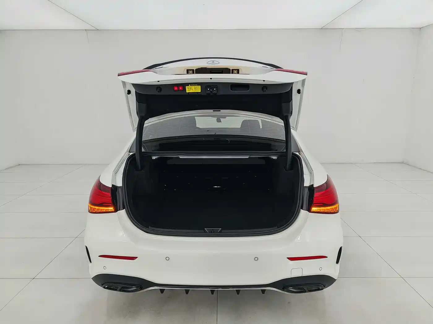 Mercedes-Benz A-Class 2024 A 200 L Fashion Edition фото 10