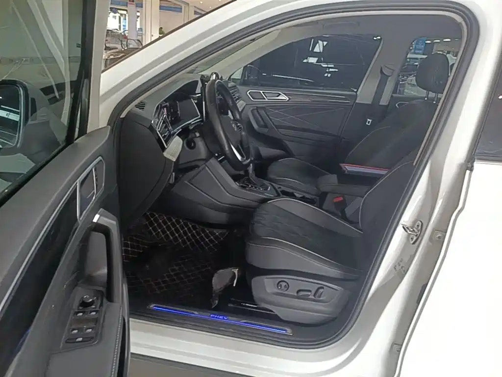 Volkswagen Tiguan L PHEV 2023 430PHEV Plug-in Hybrid Premium фото 16