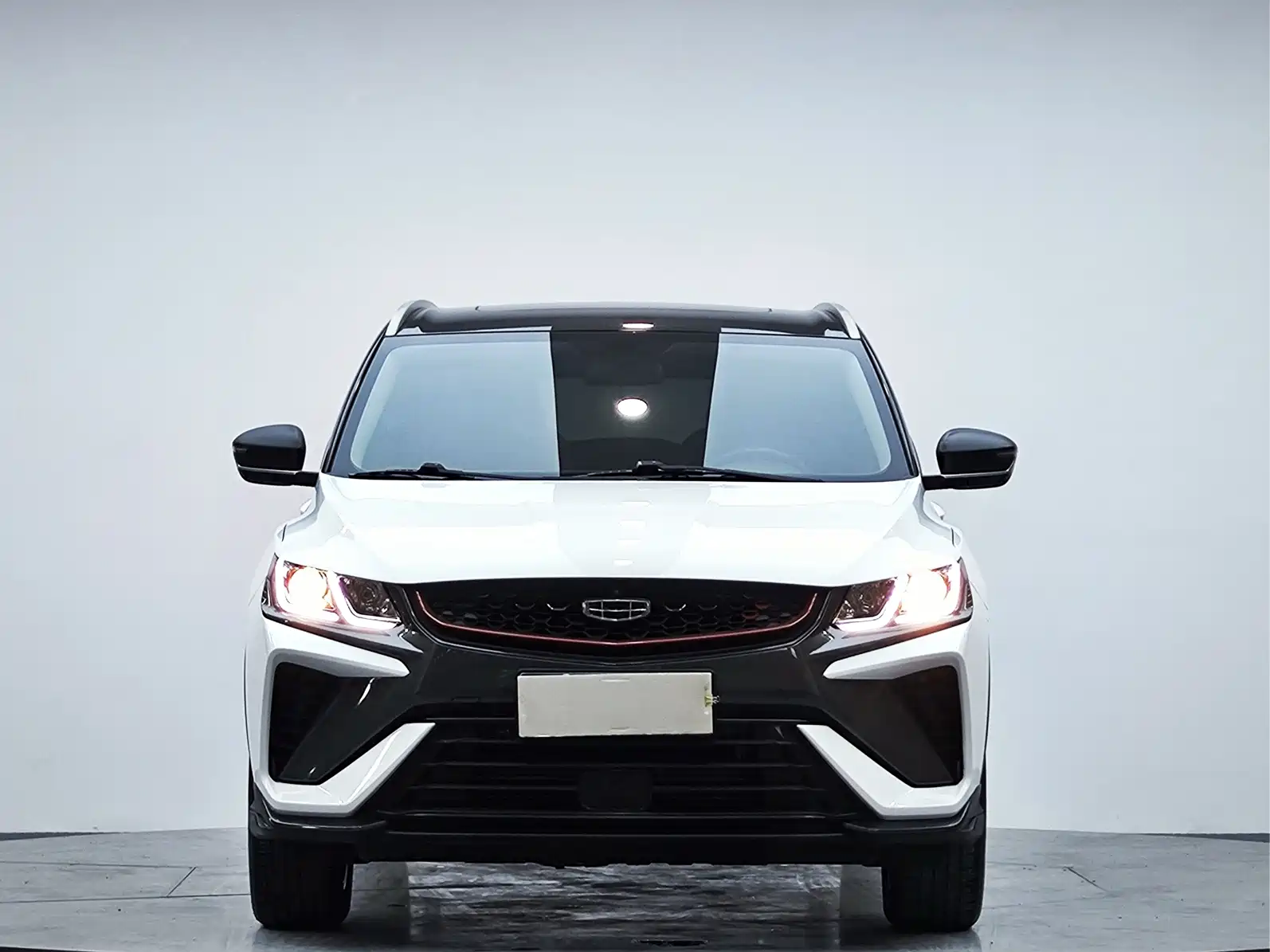 Фото 3 - Geely Coolray